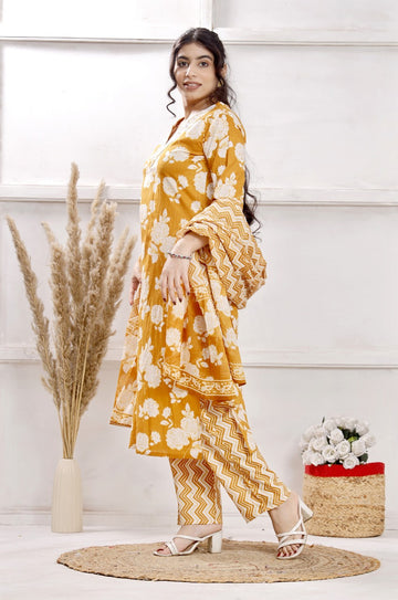Elegant Ethnic Printed Kurta Set with Pants